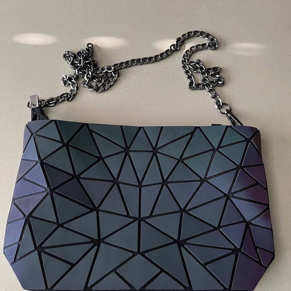 Geometric Luminous Crossbody Bag - Picture 7 of 9